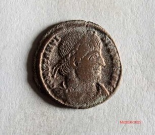 Römische Münze, Nominal Follis, Prägeherr Constantinus I., Prägeort Arles, Original