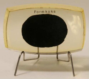 Polyesterquader mit eingefasstem Formkoks