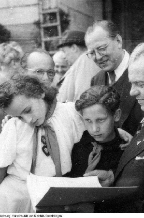 Dresden, Karl-Marx-Platz (Palaisplatz), Ottomar Geschke, Funktionär des FDGB, wirbt für den 3. Deutschen Volkskongreß für Einheit und Frieden, 14. Mai 1949