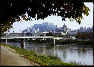Salzburg: Salzbachbrücke mit Hohensalzburg