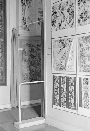 chinesische und japnische Malerei (links) & englische Tapeten (rechts)