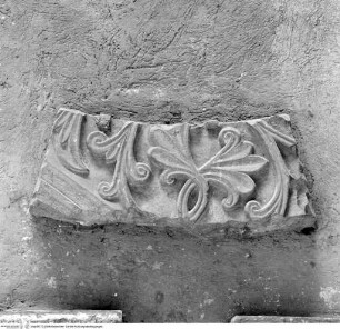 Fragment einer Türrahmung oder einer Chorschranke mit Rankenornament