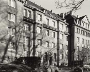 Mittweida, Wohnhaus : Mittweida, Wohnhaus, Am Schwanenteich 18/ Körnerstraße 1, um 1925, 1955, Eingangsseite (Am Schwanenteich 18)