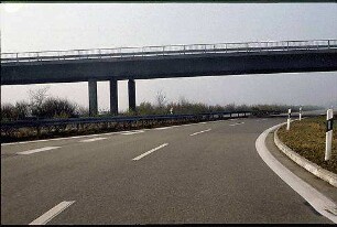 Einfahrt in Nebenfahrbahn West
