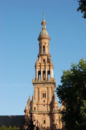 Turm an der Plaza de Espana