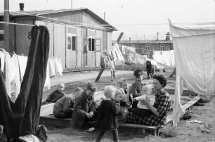 Freiburg: Flüchtlingslager Betzenhausen. Kinderspielplatz