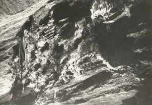 Vogtland. Syrauer Höhle. Sinterleisten
