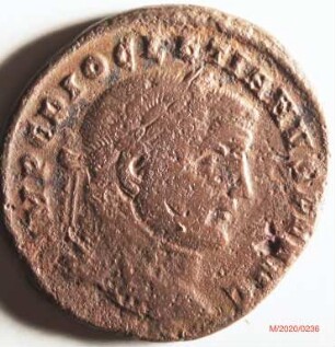Römische Münze, Nominal Follis, Prägeherr Diocletian, Prägeort Ticinum, Original