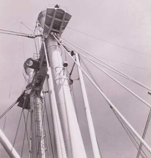 Warnemünde, Warnowwerft. Lademasten eines 1000 Tonnen-Frachters