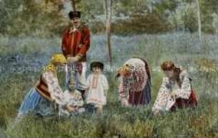 Menschen in ukrainischer Volkstracht
