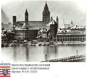 Mainz, Rheinufer mit Bahnanlagen, Lagerhäusern und Schiffsbrücke