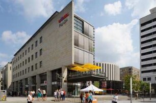 Dresden-Altstadt, Prager Straße 6. Wöhrl-Plaza (1995-1996; G. Just, H. Just)