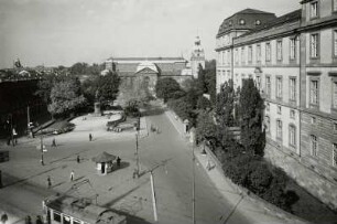 Darmstadt, Ernst-Ludwigs-Platz : Darmstadt. Ernst-Ludwigs-Platz. Blick gegen Hessisches Landesmuseum und Westflügel des Schlosses nach Süden