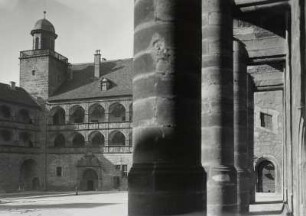Kulmbach, Plassenburg : Kulmbach. Plassenburg. Schöner Hof (Schlosshof). Südwestseite mit Kranzturm