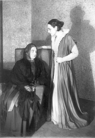 Griselda. Zehn Szenen von Gerhart Hauptmann. Staatsschauspiel Dresden, Dresdner Erstaufführung 14.10.1931 : Clara Salbach als Gräfin Eberhard und Antonia Dietrich als Baronin