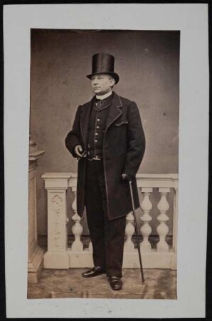 Porträt Karl Quanter (1805-1876; Schauspieler, Regisseur). Albuminabzug auf Karton (Carte-de-visite mit Atelieraufdruck verso)