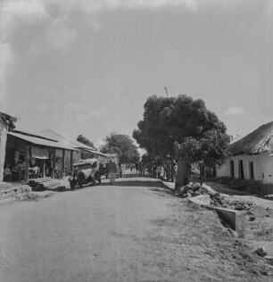 Straßenszene : Blick durch Kahama entlang der Hauptstraße