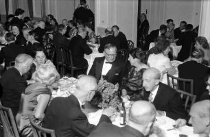 Chemiker; Bayrisches Frühstück im Spielkasino Lindau 1.7.: Tisch mit Karl Georg v. Hevesy (1. v.r.)