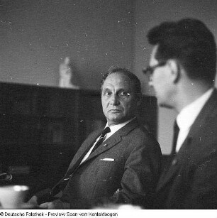 Hermann Stövesand, Nestor des Staatsschauspiels Dresden, zu seinem 60. (?) Geburtstag