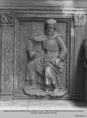 Marmorbank : Reliefs der Rückenlehne
