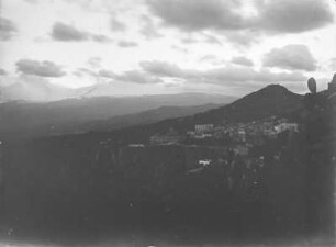 Stadt : Blick über die Stadt zum Ätna