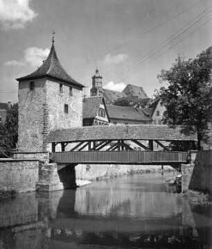 Schwäbisch Hall. Sulfer Tor (1250). Ansicht über die Kocher