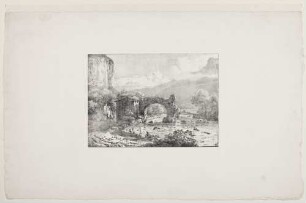Gebirgsbach mit Burgruine und Holzsteg, links hoher Felsen mit zwei Staubächen
