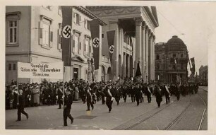 Erinnerungsalbum an das 11. Badische Bundessängerfest in Karlsruhe. Festzug