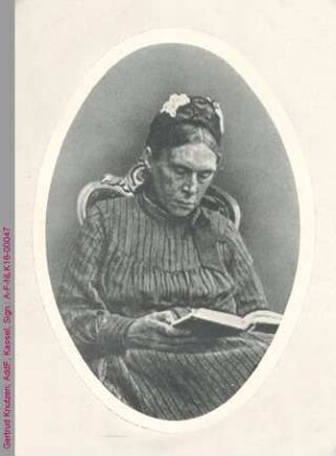 Porträt von Gertrud Knutzen
