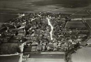 Berka (Sondershausen-Berka). Stadtteilansicht mit Kirche St. Viti. Luftbild-Schrägaufnahme von Nordost