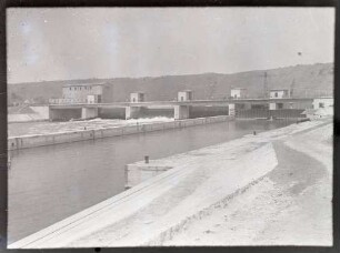 Hessigheim, Wehr, Kraftwerk und Schleuse vom Unterwasser und rechten Ufer