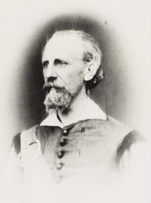 Rollenporträt Johann Conradi (1815-1859; Sänger). Albuminabzug auf Karton (Carte-de-visite mit Atelieraufdruck verso)