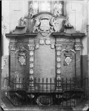 Heidelberg Peterskirche Grabstein der Raugräfinnen Louise (gestorben 1733) und Amalia Elisabetha (gestorben 1709)