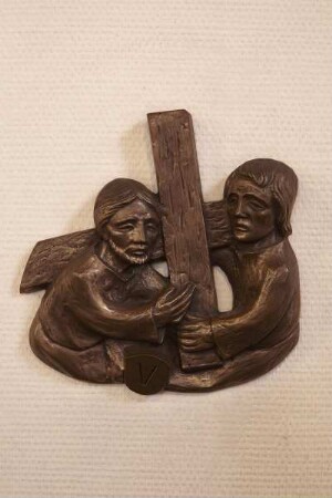 Kreuzweg mit fünfzehn Stationen — Christus trägt das Kreuz mit der Hilfe von Simon von Kyrene