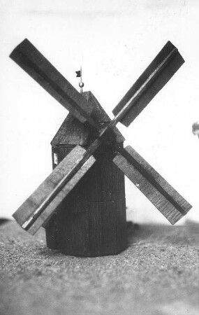 Obercunnersdorf. Rothemühle, Modell, Ausschnitt (Besitzer Bernhard Mehlhose, Bischofswerda. Windmühle aus dem Holz der abgebrochenen Mühle gebaut)