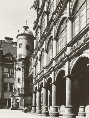 Residenzschloss Dresden. Großer Schloßhof : Dresden, Residenzschloss. Großer Schloßhof, nordwestlicher Treppenturm und Altan