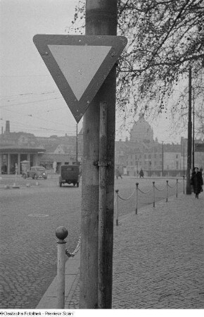 Verkehrszeichen in der Innenstadt
