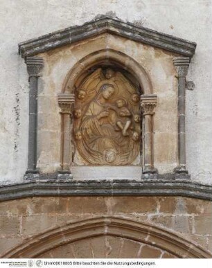 Madonna mit Kind, von Engeln umgeben