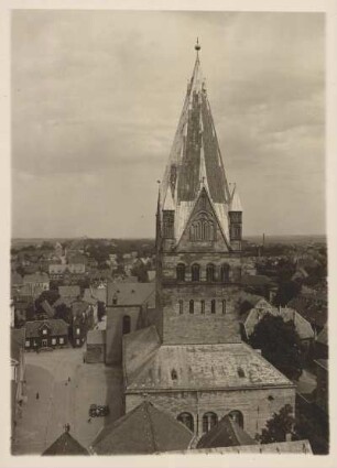Soest. Blick auf den Turm ("Turm Westfalens") des romanischen St.-Patrokli-Doms, einer ehemaligen Stiftskirche und heutigen Probsteikirche