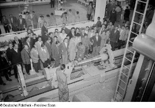 Vorführung einer Maschine der tschechoslowakischen Sektion auf der Leipziger Herbstmesse 1954