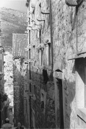 Gasse : Häuser an einer Gasse in der Altstadt von Dubrovnik.