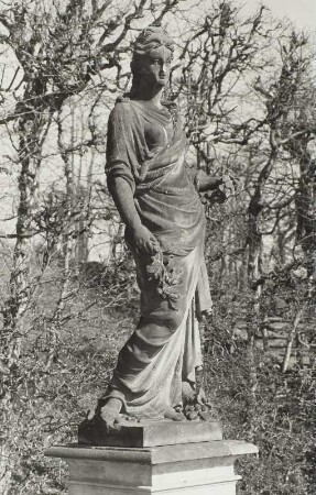 Pomona mit Kirschzweig