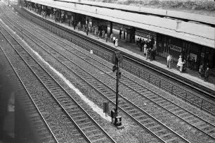 Berlin: Schnellbahnverkehr; S-Bahnhof Witzleben von der Straße