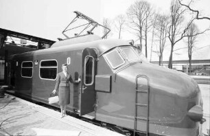 Brüssel: Niederländischer Pavillon, Triebwagen