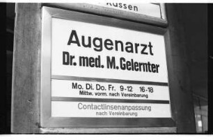 Kleinbildnegative: Praxisschild, Dominicus- Ecke Hauptstraße, 1979