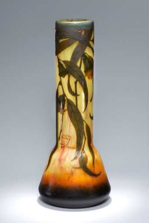Vase mit Eukalyptus-Dekor