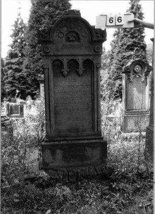 Grabstein 66 (Index: 100096182) Maße HxBxT: 163x51x23 cm: Grabstein 66