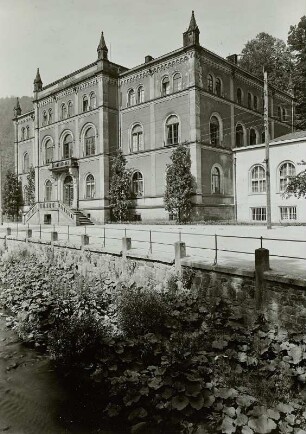 Tharandt. Hauptgebäude der Fachrichtung Forstwissenschaften an der TU Dresden (Fakultät Umweltwissenschaften), Pienner Straße 8. Außenansicht