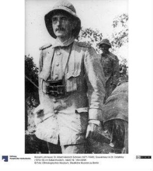 Dr. Albert Heinrich Schnee (1871-1949), Gouverneur in Dt. Ostafrika (1912-18) im Safari-Kostüm.