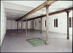 Berlin, Schlosspark Glienicke, Kavaliersflügel, Marstall Innenansicht.
